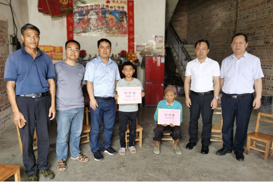 说明: https://tmjz.gxu.edu.cn/__local/A/AB/FC/58759C5CF0F98C58C87F9C6526A_2B51C5C1_C89D3.png